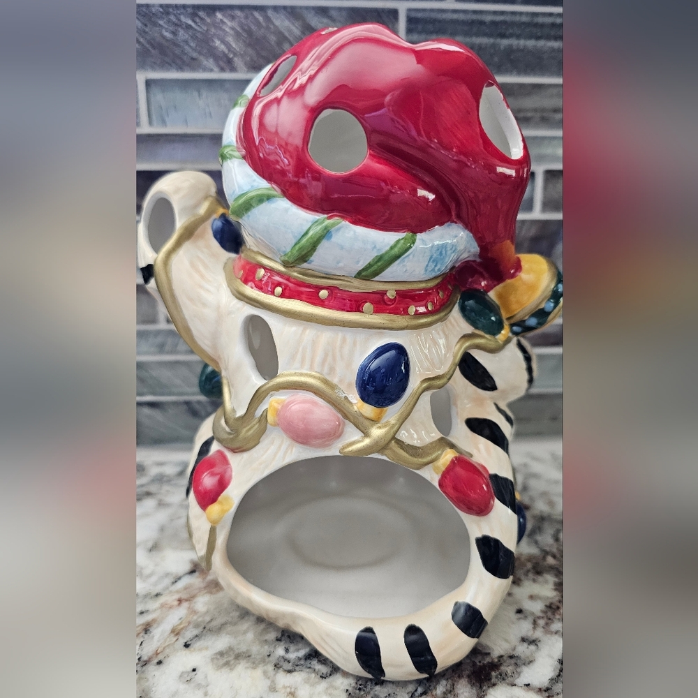 Christmas Cat Tea Light Holder - Picture 4 of 5